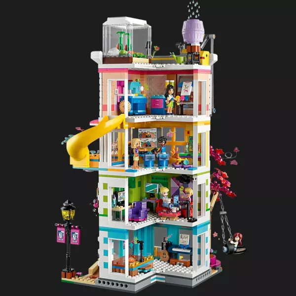 Конструктор LEGO Friends Хартлейк-Сіті. Громадський центр (41748)