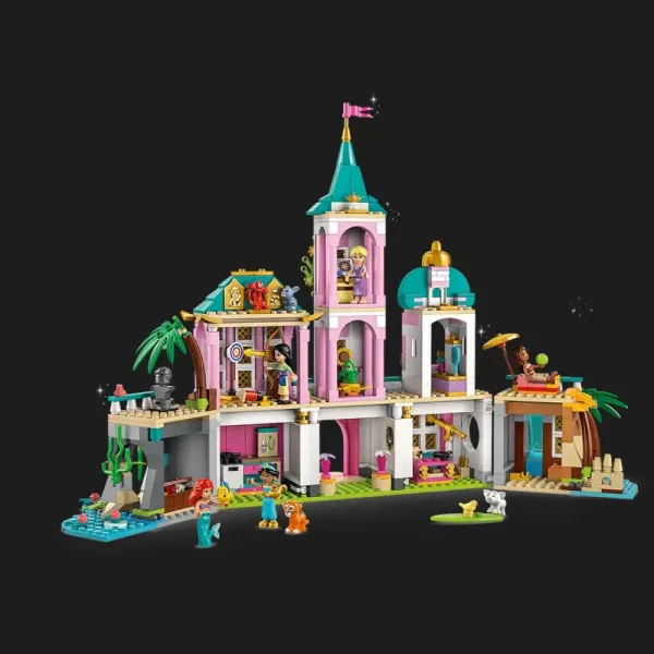 Конструктор LEGO Disney Замок принцеси та королівські улюбленці (43267)