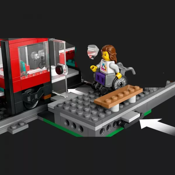 Конструктор LEGO City Трамвай і вокзал у центрі міста (60423)