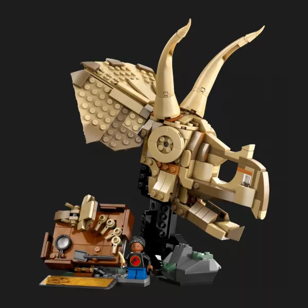 Конструктор LEGO Jurassic World Скамʼянілості динозаврів: череп трицератопса (76969)