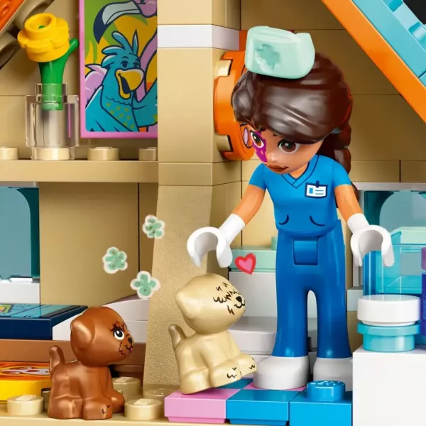 Конструктор LEGO Friends Ветеринарна клініка для коней і домашніх улюбленців (42651)