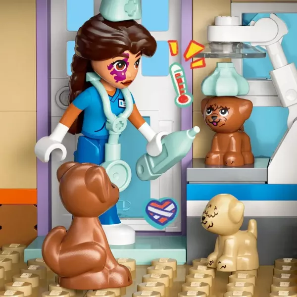 Конструктор LEGO Friends Ветеринарна клініка для коней і домашніх улюбленців (42651)