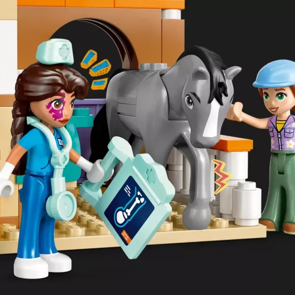 Конструктор LEGO Friends Ветеринарна клініка для коней і домашніх улюбленців (42651)