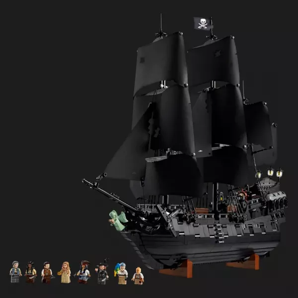Конструктор LEGO Icons Піратський корабель капітана Джека Горобця (10365)