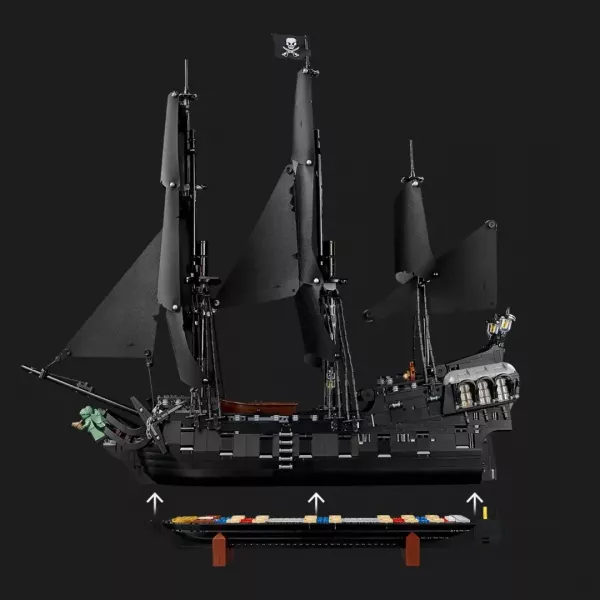 Конструктор LEGO Icons Піратський корабель капітана Джека Горобця (10365)
