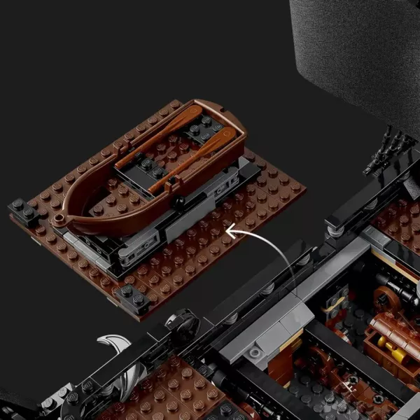 Конструктор LEGO Icons Піратський корабель капітана Джека Горобця (10365)